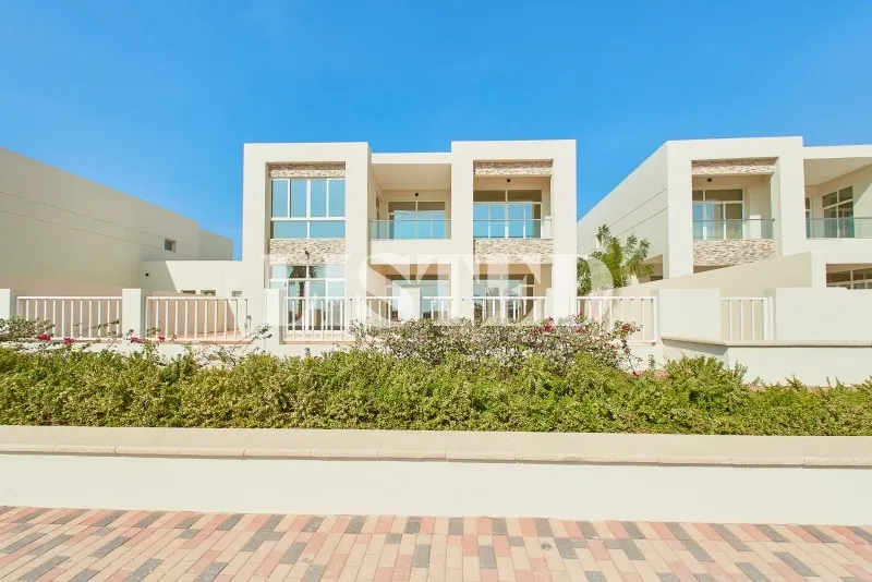 5 Bedroom Villa for Sale in Mina Al Arab